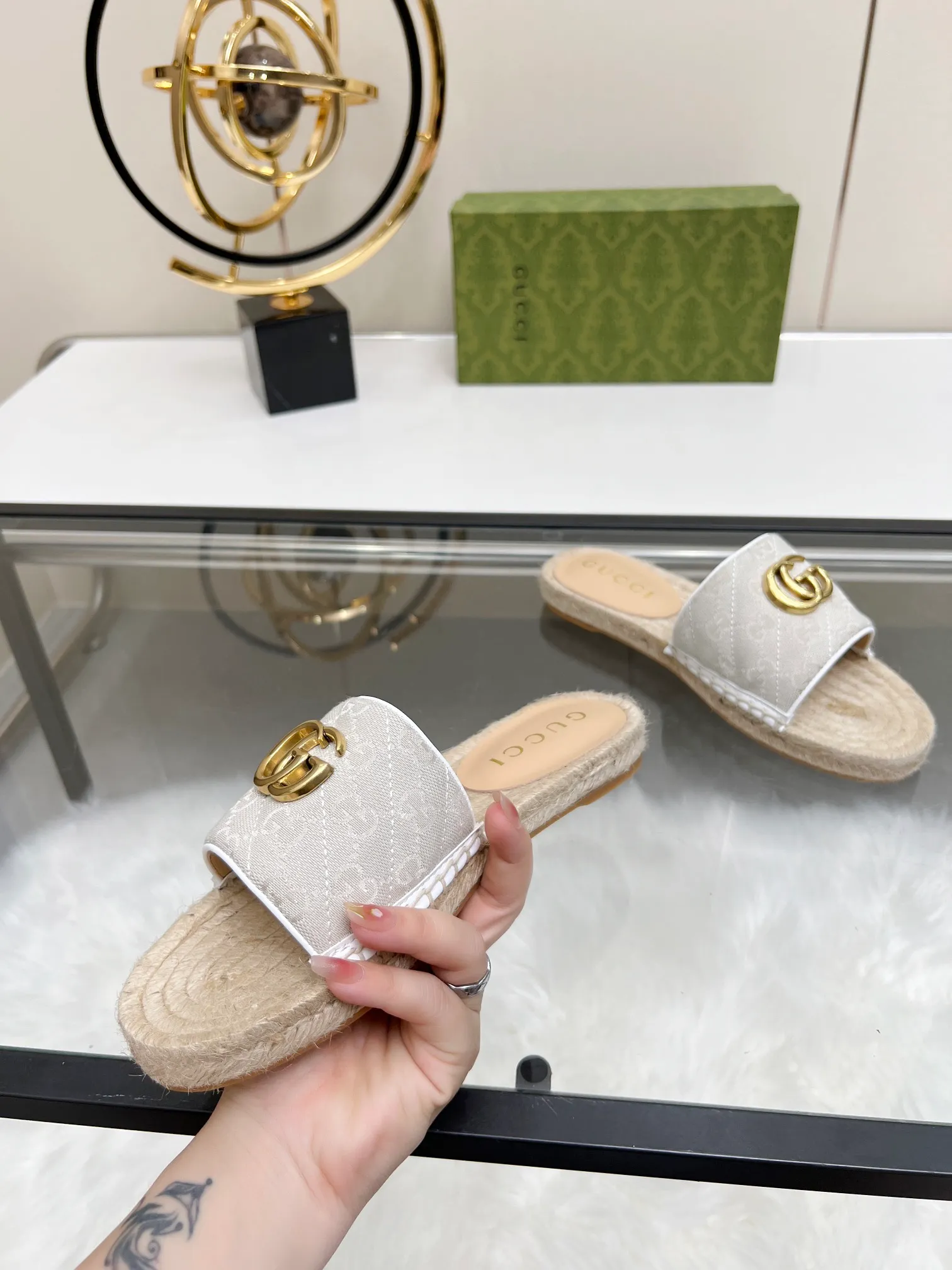👟👟Ex-factory price 320👟👟 Gucci slippers fisherman shoes new color Injection molded one-piece straw bottom, high-end quality Fabric: Double G imported fabric Lining: sheepskin lining Code number: 35~42 Fabric styles include apricot, floral, pink, black, blue, burgundy, champagne, green, orange, cyan, starry sky, more than 30 colors to choose from, many colors to be updated in the future ,,,,,,,,
